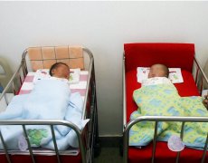 中国首例“试管婴儿”：被质疑活不过40岁，后来怀孕生下一个男孩