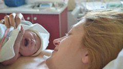 40岁女强人李静：10次试管终圆母梦，意外怀孕喜极而泣！