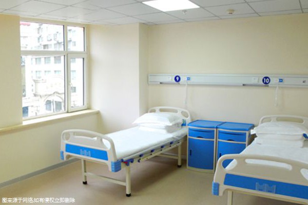 4岁王菲高龄怀3胎，挺大肚赴京疑似实锤！